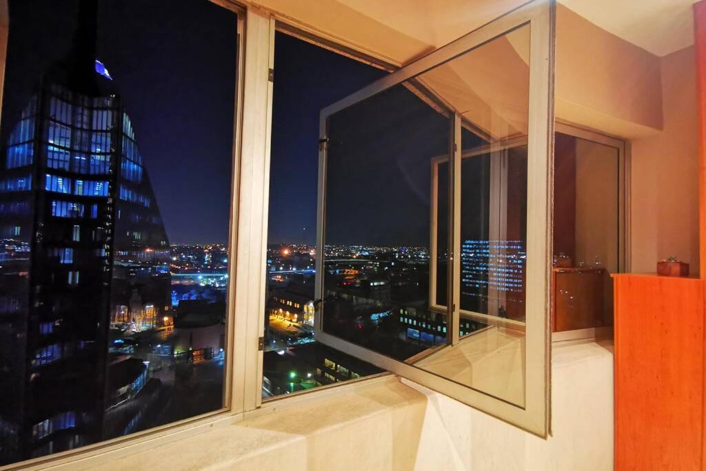 Apartamento 1507-Amazing Views & Unique Joburg Cbd Luxury Johannesburgo Exterior foto