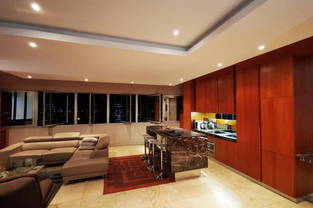 Apartamento 1507-Amazing Views & Unique Joburg Cbd Luxury Johannesburgo Exterior foto